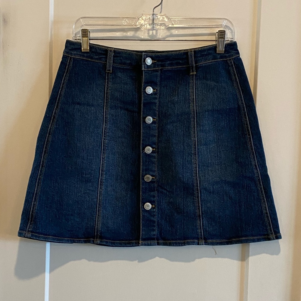 Like new!  Denim button down Mossimo S10 skirt.  Slight flare; so cute!